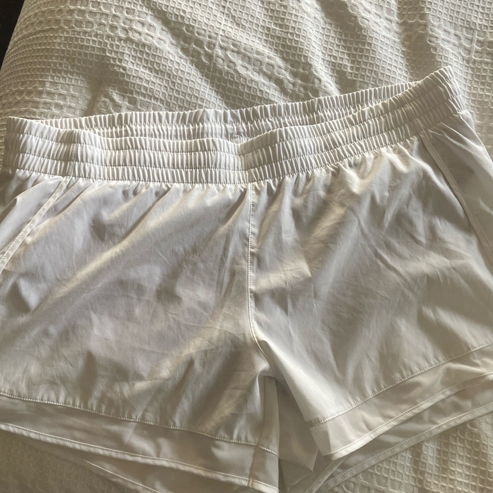Athleta Womens Mesh Racer Run Short 4” in White. Size XL.